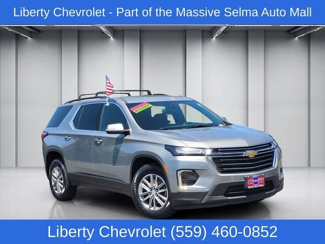 2023 Chevrolet Traverse LT Cloth in Sterling Gray Metallic — front three-quarter view