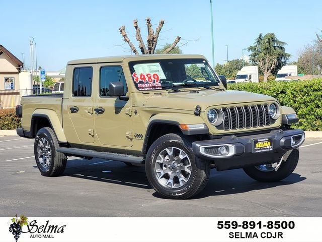 2026 Jeep Gladiator GLADIATOR SAHARA 4X4 in 41 Exterior Paint — front three-quarter view