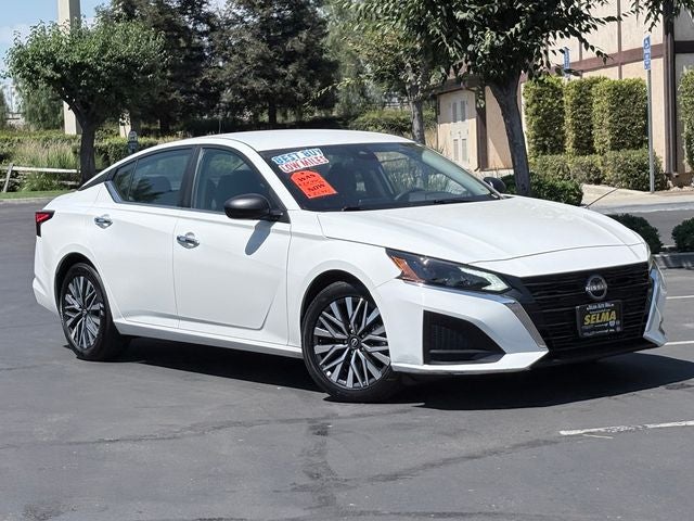 2025 Nissan Altima — side profile view