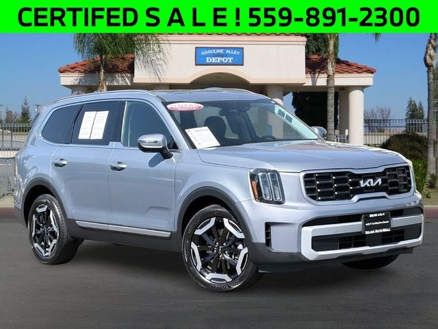 2025 Kia Telluride S in Everlasting Silver — front three-quarter view