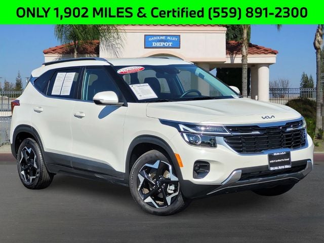 2025 Kia Seltos EX in Snow White Pearl — front three-quarter view