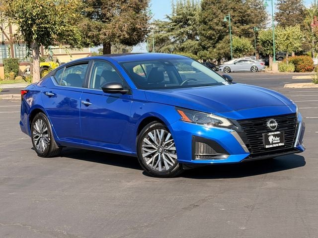 2025 Nissan Altima — side profile view