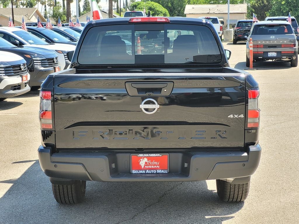 2023 Nissan Frontier — detail view